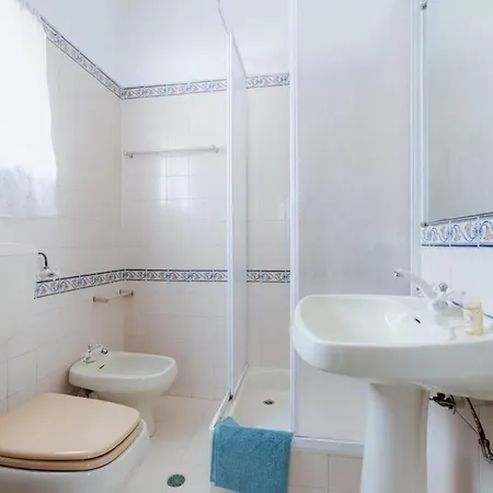 Rosado - Moradia 6 Com Ac, Jardim A 5 Min Do Centro De 度假居 *