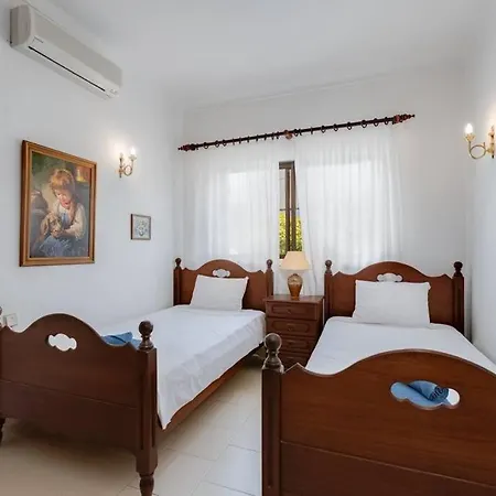 Rosado - Moradia 6 Com Ac, Jardim A 5 Min Do Centro De 別荘 アルブフェイラ