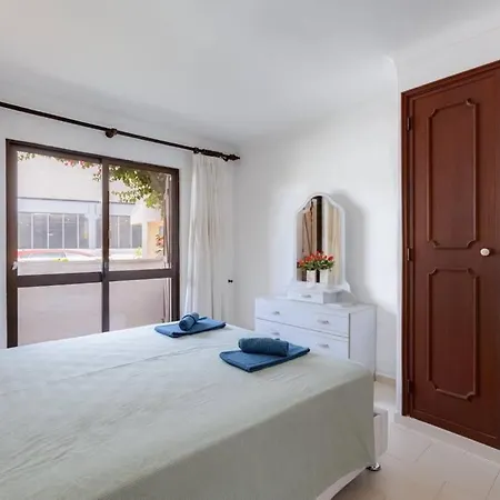 Rosado - Moradia 6 Com Ac, Jardim A 5 Min Do Centro De *