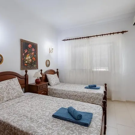 Rosado - Moradia 6 Com Ac, Jardim A 5 Min Do Centro De *